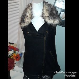 Wool vest with faux fur collar
